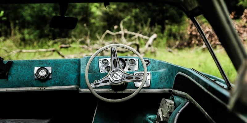 广州新悦斯分享：服饰批发店铺墙面与地面材料抗磨损清洁全攻略，打造高客流服装加盟店