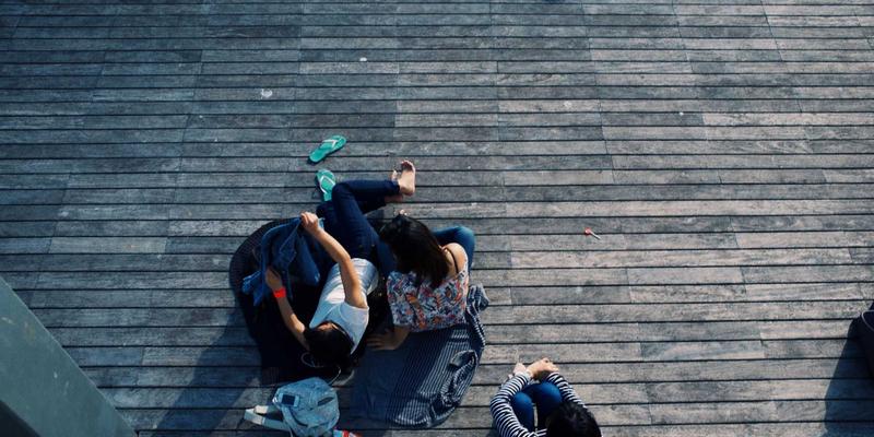 广州新悦斯商业空间色彩心理学：童装、男装批发市场的装修配色方案解析